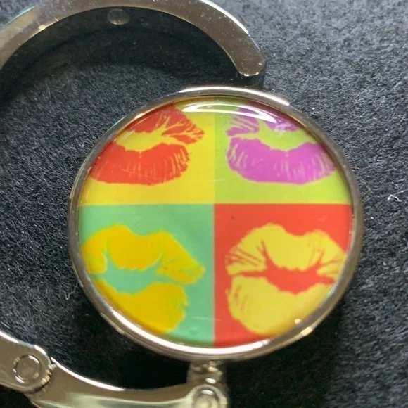 NEW~SEXY Lip Pop Art Bag Hanger - Picture 4 of 6